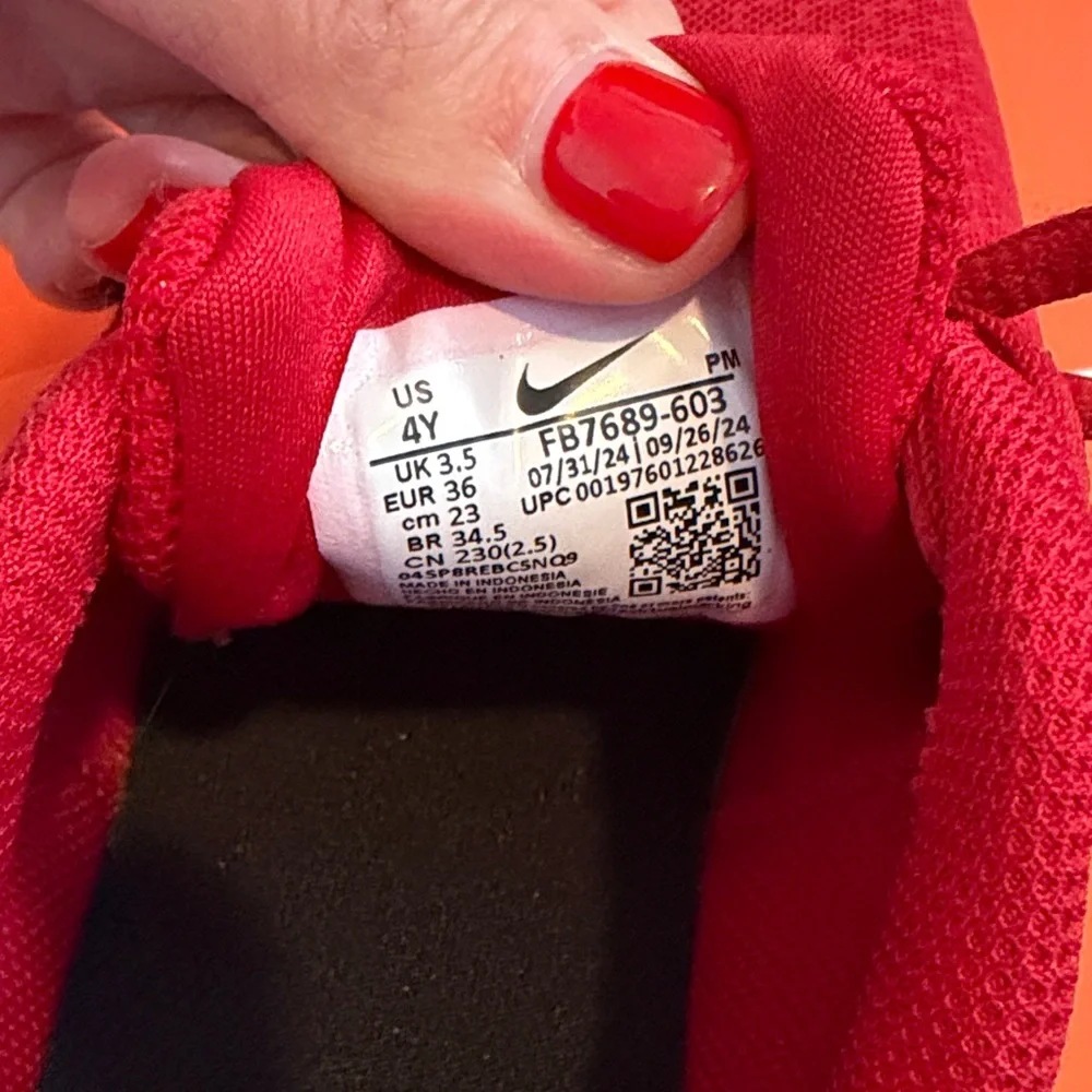 Nike Revolution 7 Sneaker in Red/Black, 4